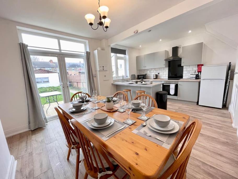 Portsmouth 3 Bedroom Getaway, Sleeps 6 Экстерьер фото