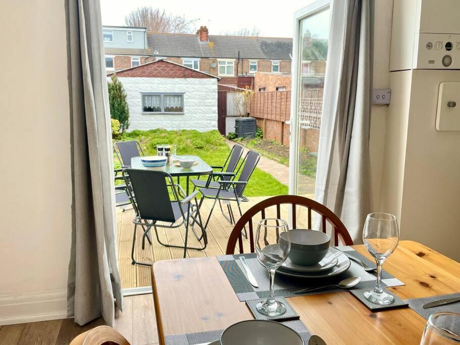 Portsmouth 3 Bedroom Getaway, Sleeps 6 Экстерьер фото