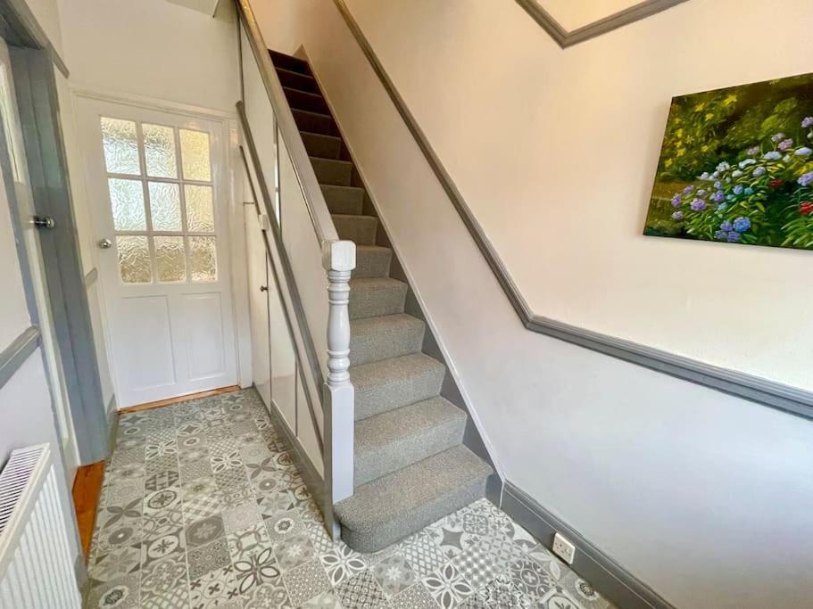 Portsmouth 3 Bedroom Getaway, Sleeps 6 Экстерьер фото
