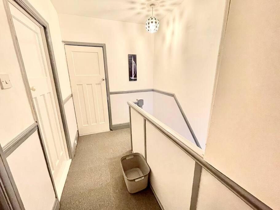 Portsmouth 3 Bedroom Getaway, Sleeps 6 Экстерьер фото