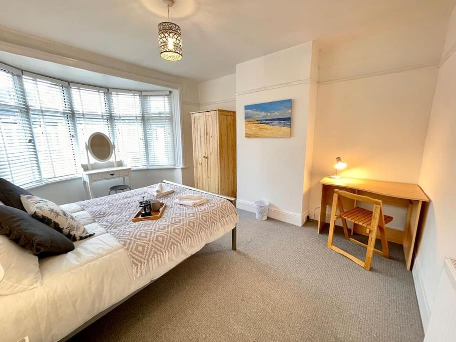 Portsmouth 3 Bedroom Getaway, Sleeps 6 Экстерьер фото