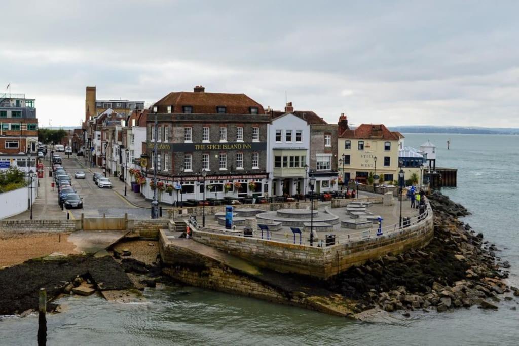 Portsmouth 3 Bedroom Getaway, Sleeps 6 Экстерьер фото