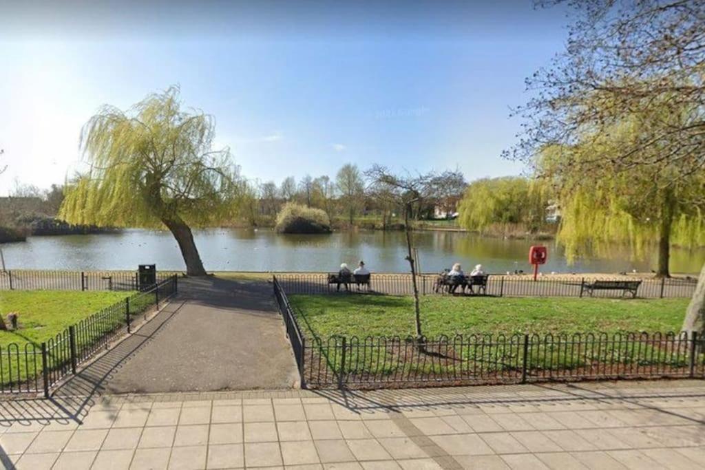 Portsmouth 3 Bedroom Getaway, Sleeps 6 Экстерьер фото