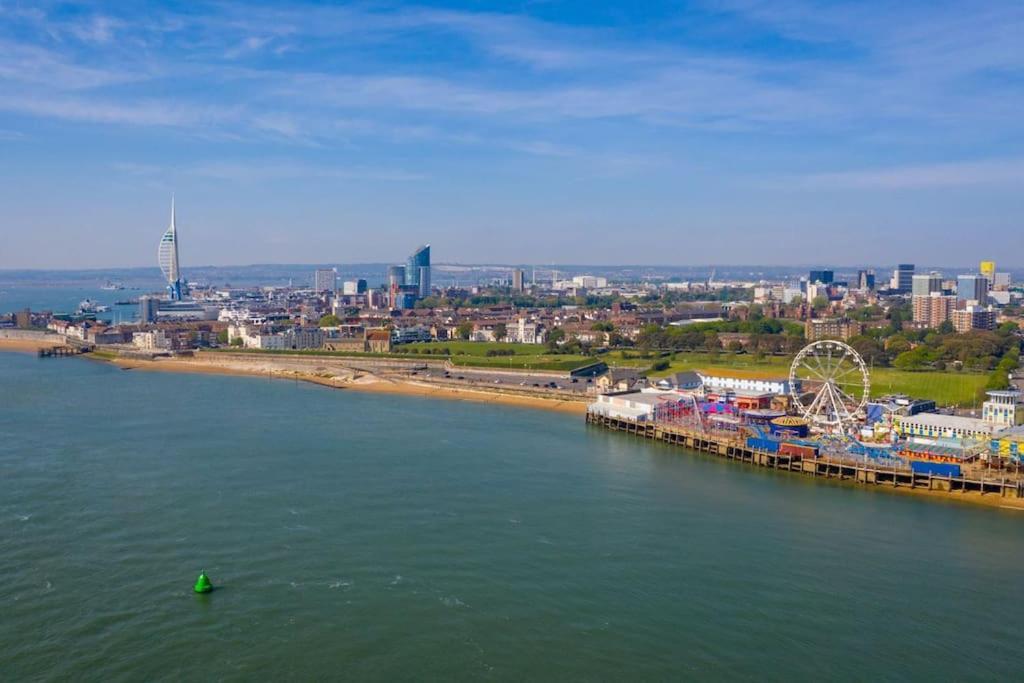 Portsmouth 3 Bedroom Getaway, Sleeps 6 Экстерьер фото